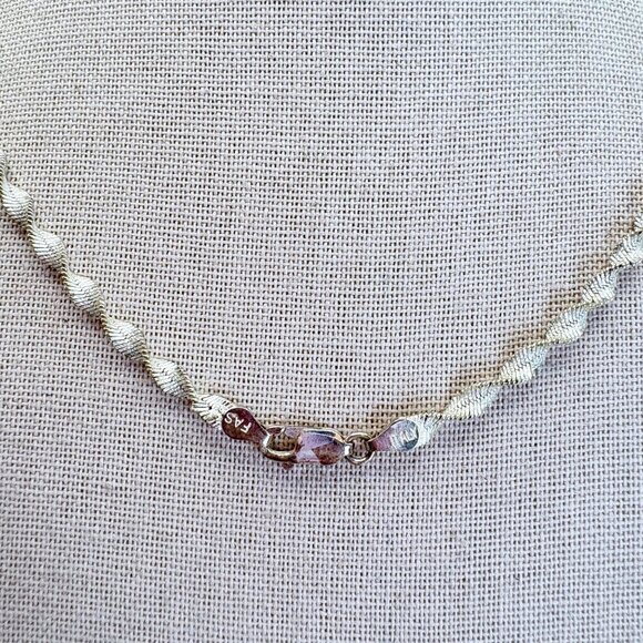 VTG Sterling Silver 925 Twisted Herringbone Chain Necklace Size 18" Length - Picture 3 of 11